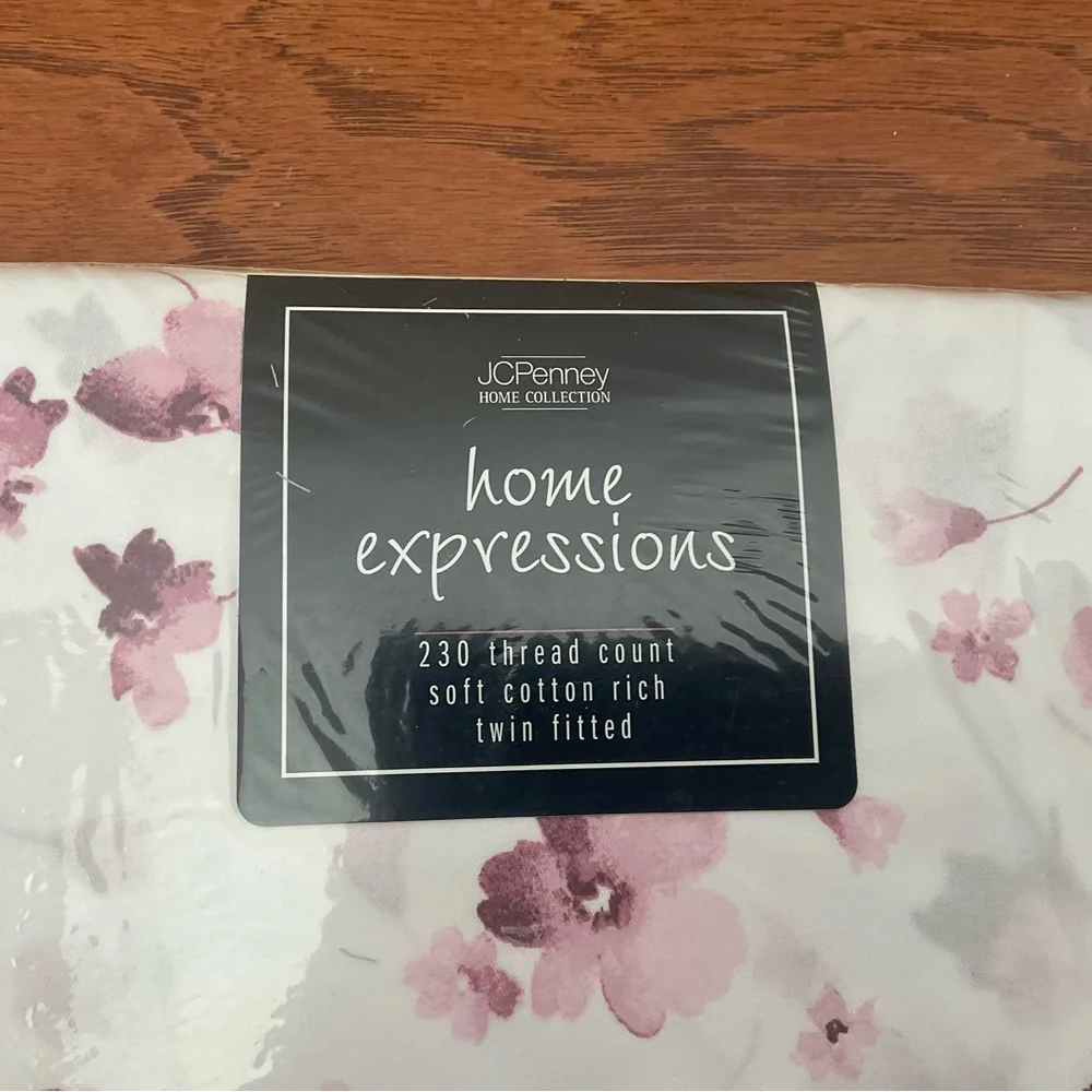 NIB Twin fitted sheet JC Penney Pink, White Floral Bedding Girly Spring